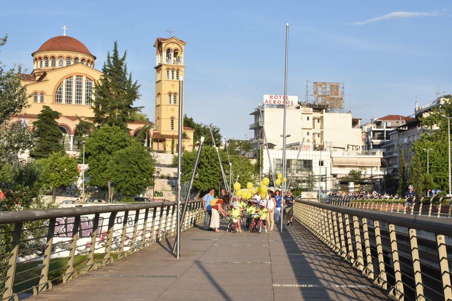 Onlarissa.gr guides you to the Pineios festival! He opened today his 