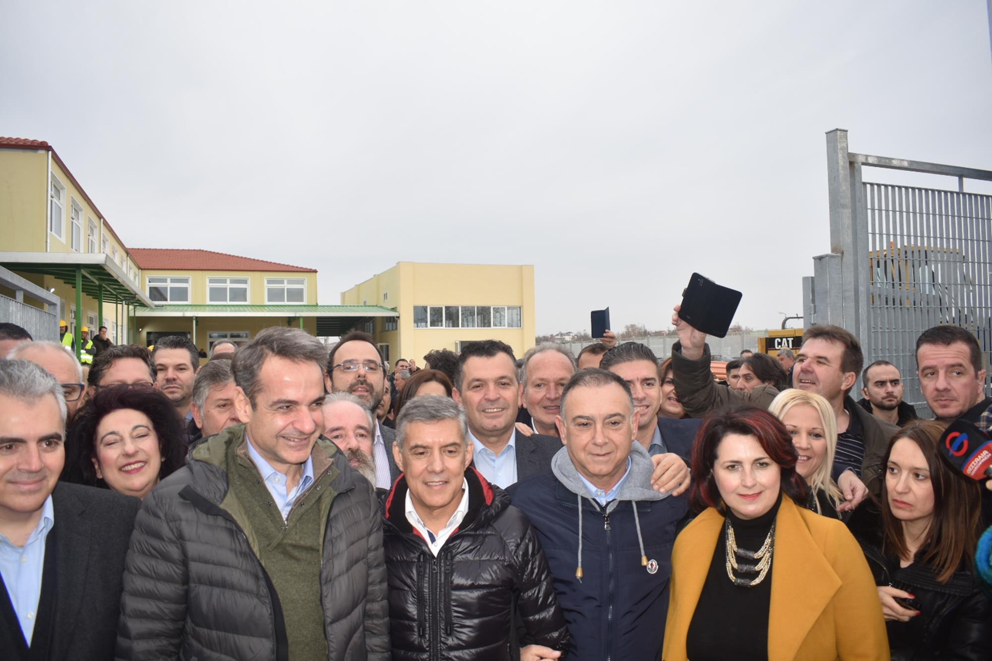 Στη Λάρισα ο πρωθυπουργός Κυριάκος Μητσοτάκης – Δείτε δηλώσεις και φωτογραφίες