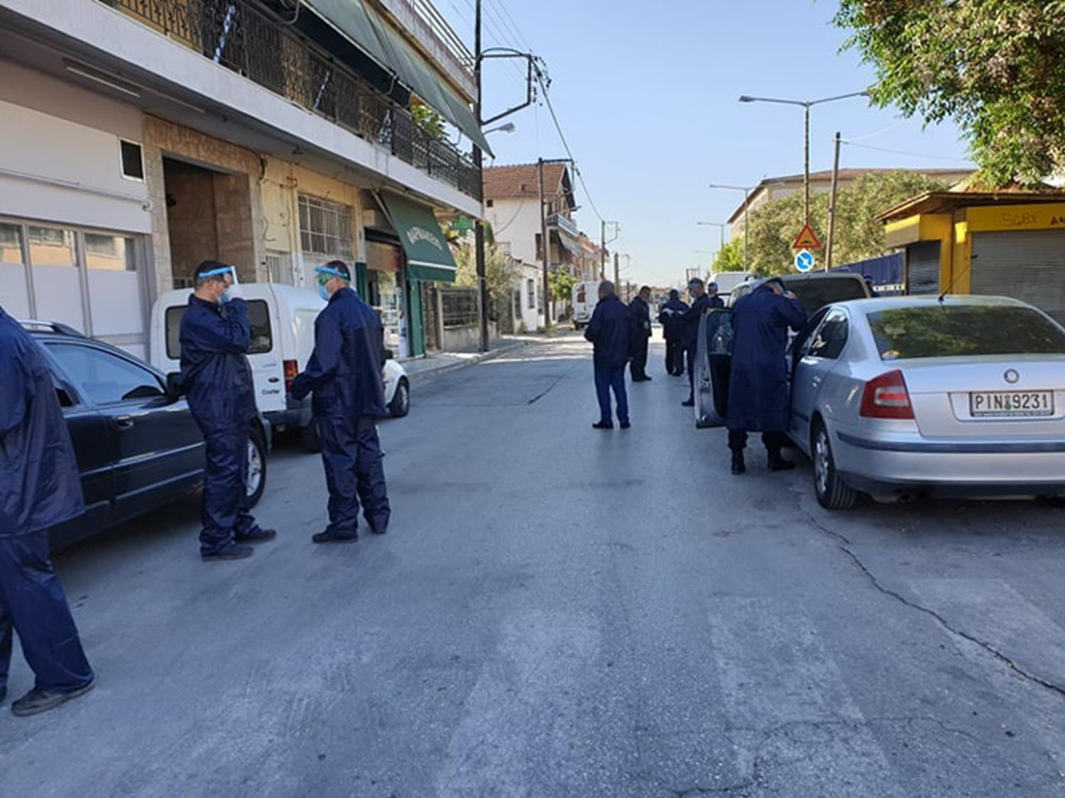 Με ισχυρές αστυνομικές δυνάμεις η νέα μαζική δειγματοληψία στη συνοικία της Νέας Σμύρνης (φωτό - video)