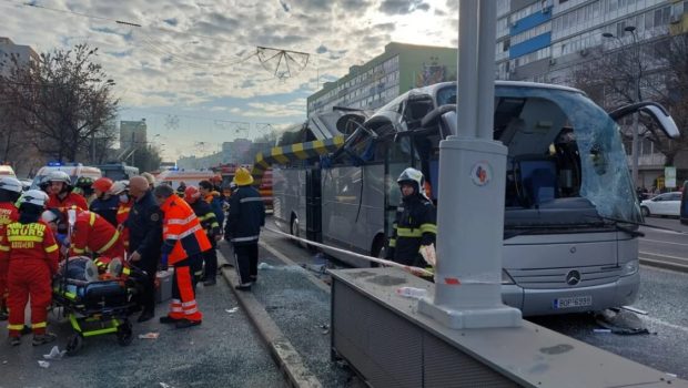 Δυστύχημα στο Βουκουρέστι: Αρνητικό το αλκοτέστ στον οδηγό - Σε κώμα μία εκ των τραυματιών