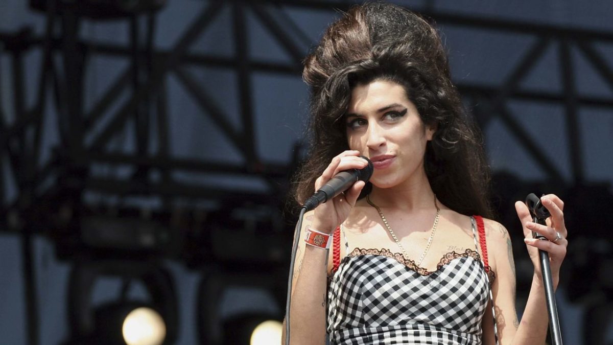 Amy Winehouse: Το νέο βιβλίο με αποσπάσματα από τα προσωπικά της ημερολόγια