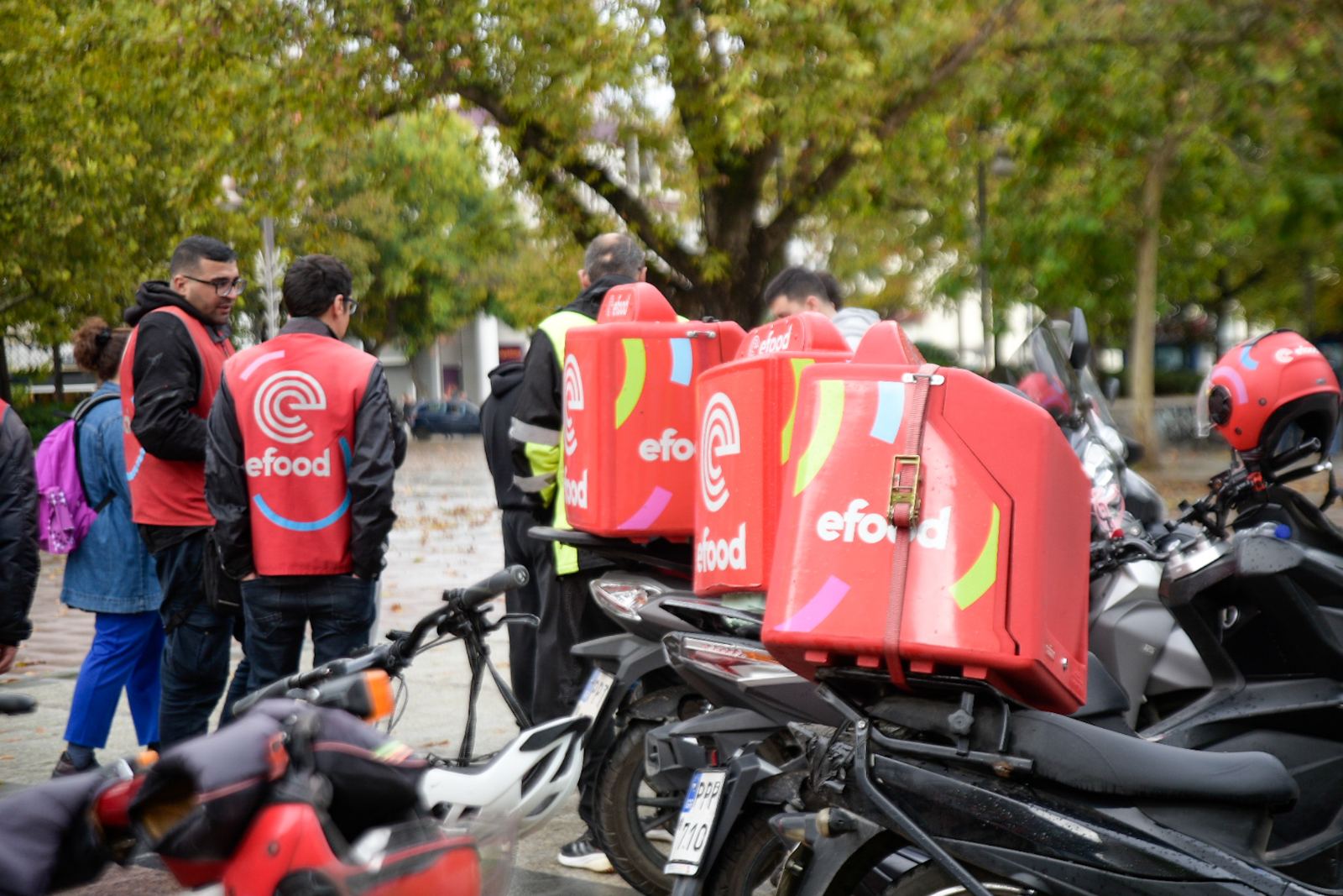 Στην πανελλαδική απεργία συμμετέχουν σήμερα και οι Λαρισαίοι διανομείς της  efood (φωτό - βίντεο) – ONLARISSA.GR Νέα Ειδήσεις Λάρισα