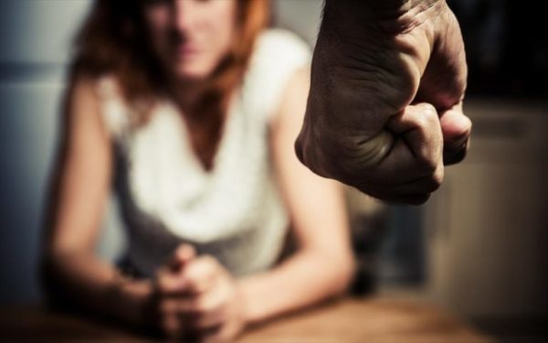 Σύλληψη πασίγνωστου ποινικολόγου: Δικογραφία για ενδοοικογενειακή βία – Είχε μηνυθεί και από την πρώην σύζυγό του το 2017
