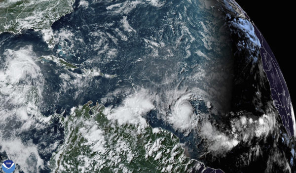 ΗΠΑ: Ο τυφώνας Μπέριλ αναβαθμίστηκε στην κατηγορία 4 και απειλεί την Καραϊβική
