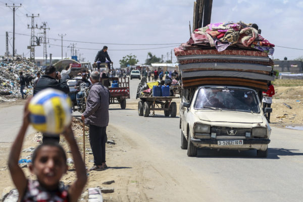 Η Αίγυπτος εντείνει τις επαφές για να σταματήσει τον πόλεμο στη Γάζα και αρνείται τη μεταφορά του περάσματος της Ράφα
