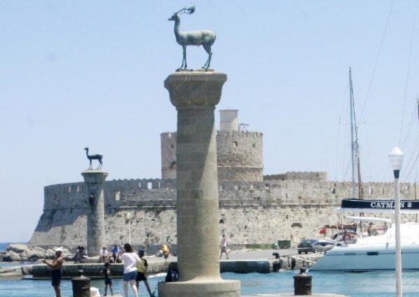 Νέο ρεκόρ αφίξεων και εσόδων θα σημειώσει ο ελληνικός τουρισμός το 2024