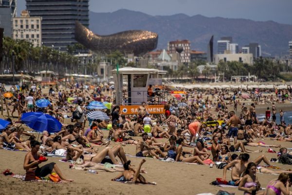 Ρεκόρ στον αριθμό των τουριστών αναμένει η Ισπανία αυτό το καλοκαίρι