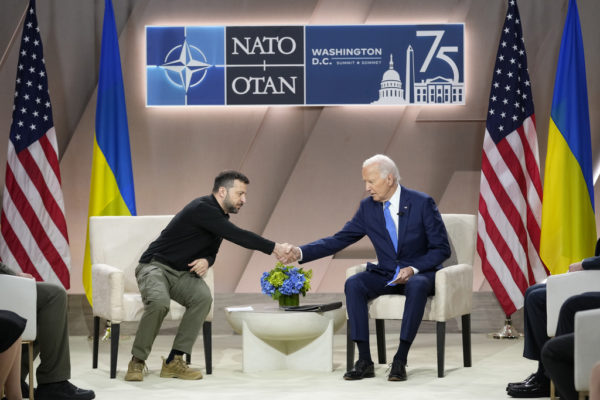 ΗΠΑ: Ο Μπάιντεν υπόσχεται νέο πακέτο στρατιωτικής βοήθειας στην Ουκρανία