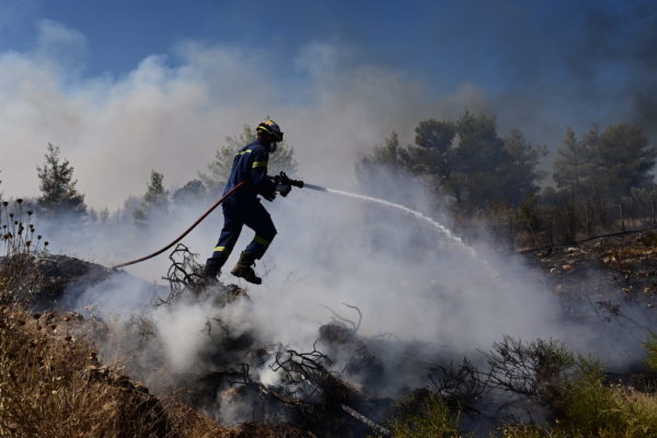 ΒΑ Αττική: Εφιαλτικές εικόνες από το πέρασμα της μεγαπυρκαγιάς