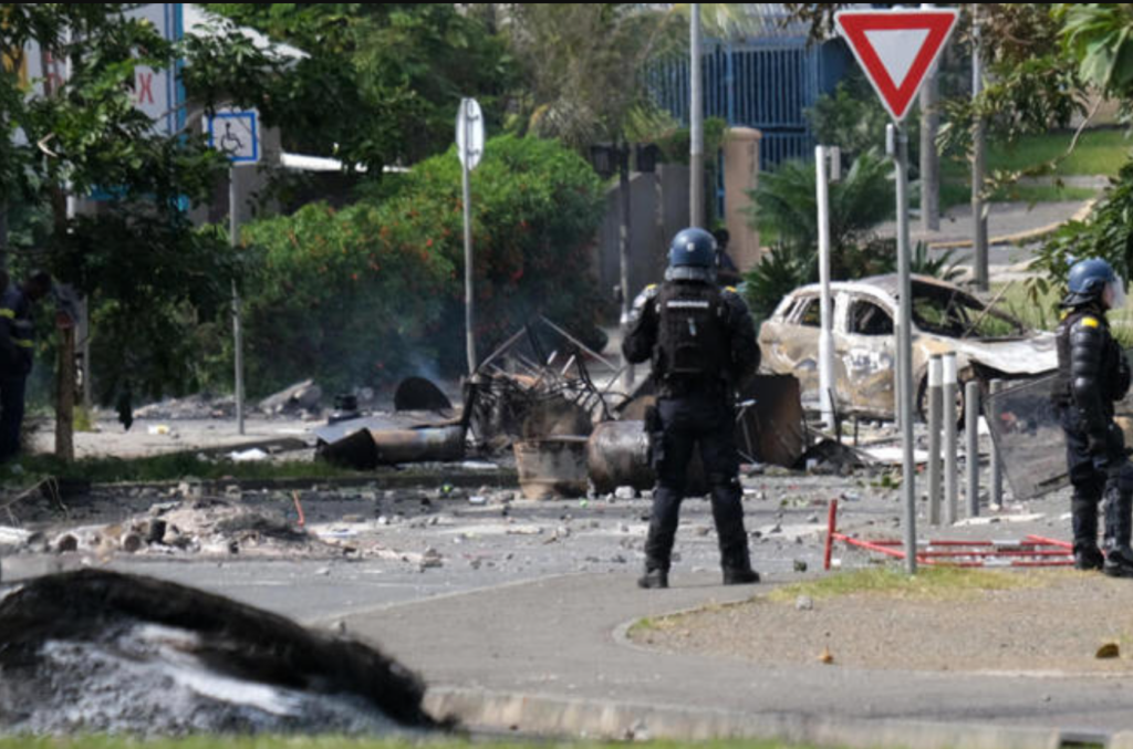 Γαλλία: Ένας νεκρός από σφαίρα σε επιχείρηση των δυνάμεων επιβολής της τάξης στη Νέα Καληδονία