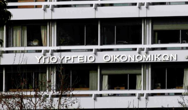 Διέρρηξαν και γραφεία του υπουργείου Οικονομικών στο κέντρο της Αθήνας