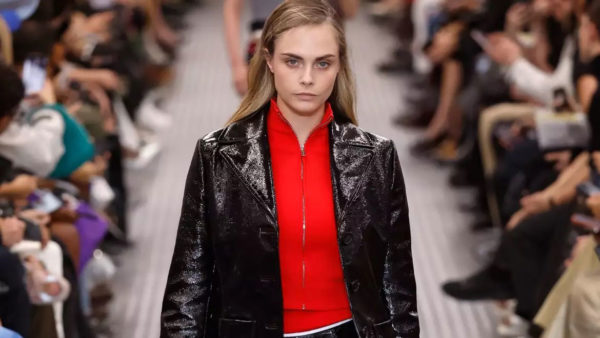 Cara Delevingne: Το απίθανο makeup look που υιοθέτησε στο Miu Miu show – Πώς θα το πετύχετε