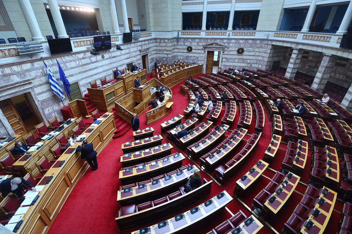 Έκθεση Γραφείου Προϋπολογισμού Βουλής: Παραμένουν ευνοϊκές οι προοπτικές της ελληνικής οικονομίας – Τα τρία στοιχήματα που πρέπει να κερδίσει