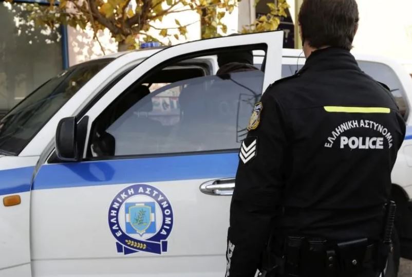 Συνελήφθη 27χρονος στον Ωρωπό: Προσπάθησε να εμβολίσει δύο άτομα με το αυτοκίνητό του – Είχε προηγηθεί έντονη λογομαχία