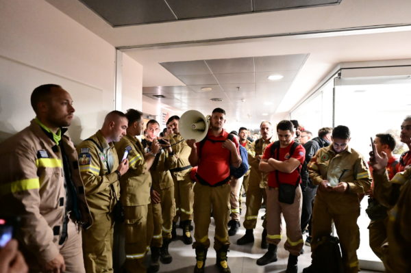 Συγκέντρωση το πρωί της Παρασκευής εποχικών πυροσβεστών στη Βουλή