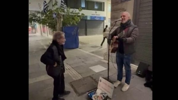 Το «μεγάλο ευχαριστώ» του πλανόδιου μουσικού στον Σταύρο Ξαρχάκο