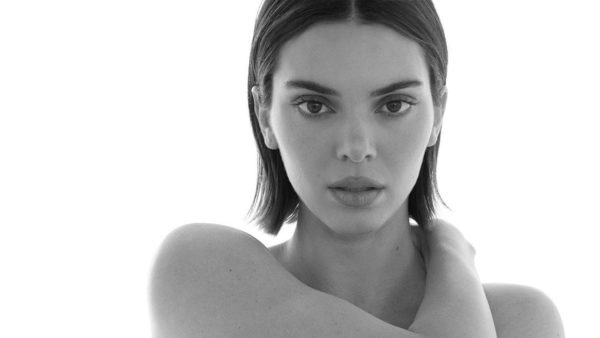 Kendall Jenner: Ποζάρει γυμνή σε νέα της φωτογράφιση στο Instagram