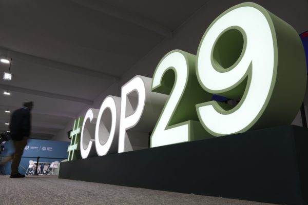 COP29: Κατέληξαν σε συμφωνία για καταβολή 300 δισ. στις πιο φτωχές χώρες – Σφοδρή αντίδραση από την Ινδία