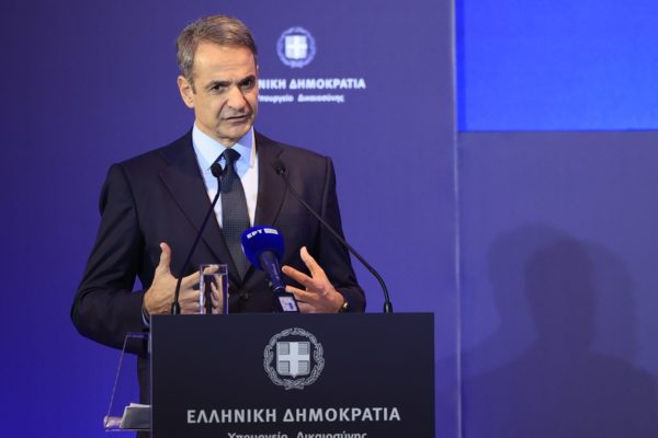 Κ. Μητσοτάκης: Προϋπολογισμός με κοινωνικό πρόσημο – 12 αυξήσεις αποδοχών και 12 μειώσεις φόρων