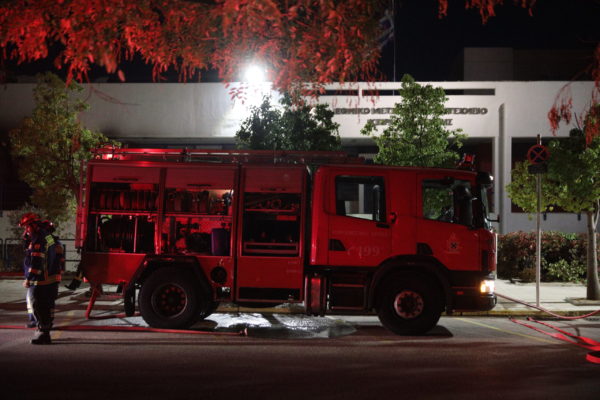 Παγκράτι: Φωτιά από βραχυκύκλωμα σε καφετέρια – Έξι άτομα τραυματίστηκαν