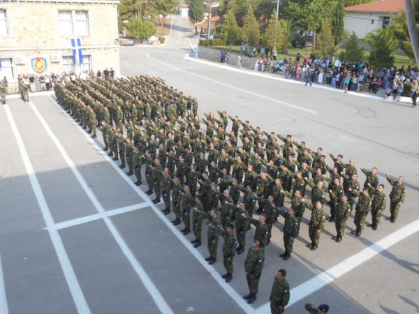 Σε ΦΕΚ η ρύθμιση για τους Επαγγελματίες Οπλίτες – Μπορούν να παραμείνουν στις ΕΔ μέχρι τη συμπλήρωση 35 ετών υπηρεσίας ή του 60ού έτους της ηλικίας τους