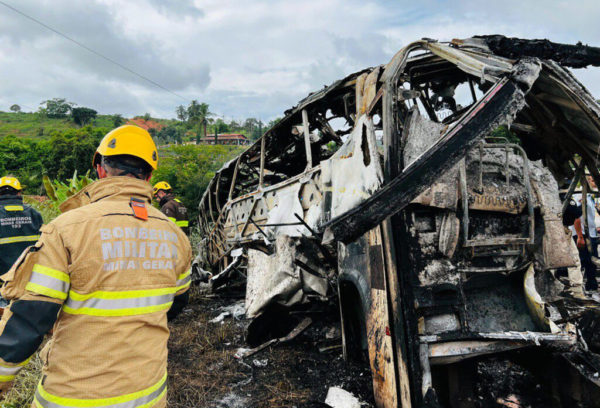 Βραζιλία: Τουλάχιστον 38 οι νεκροί από τη σύγκρουση λεωφορείου με φορτηγό σύμφωνα με νεότερο απολογισμό