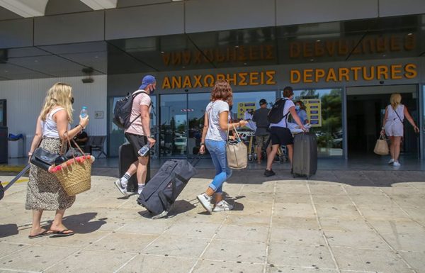 Νέο ρεκόρ επιβατικής κίνησης στις αερομεταφορές για το 11μηνο του 2024