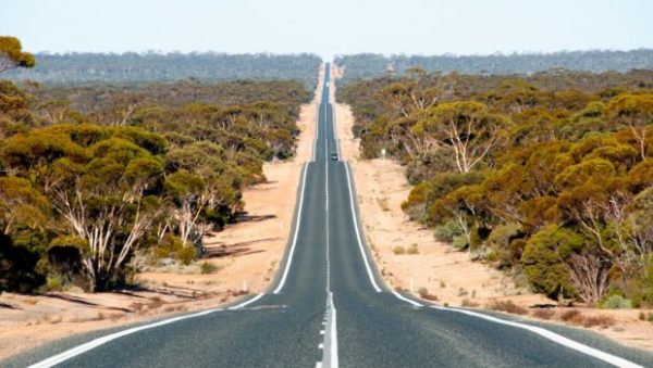 Αυτοκινητόδρομος «Eyre Highway»: Oδηγώντας 146km ή αλλιώς 91 λεπτά χωρίς στροφή