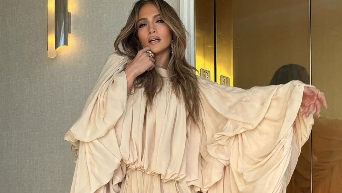 Jennifer Lopez: Το naked μανικιούρ της που ταιριάζει με όλα τα looks