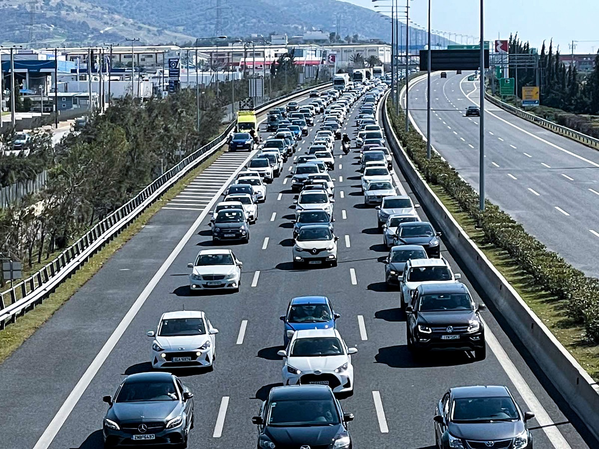 Ατύχημα στην Αττική Οδό: Καθυστερήσεις προς Ελευσίνα και Αεροδρόμιο