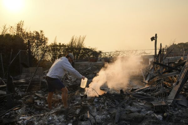 ΗΠΑ: Απαγόρευση κυκλοφορίας στις καμένες ζώνες του Λος Άντζελες υπό τον φόβο λεηλασιών