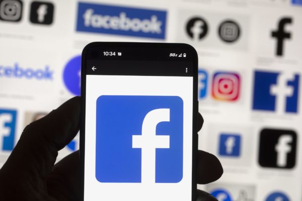 Facebook: Μήνυμα απάτη στο messenger για απενεργοποίηση του λογαριασμού