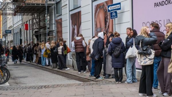 Line sitters: Το νέο επάγγελμα που «σαρώνει» και μετατρέπει την αναμονή σε… χρήματα