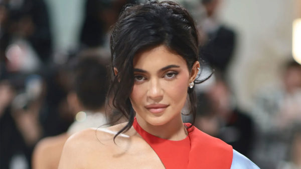 Εξοργισμένοι οι θαυμαστές της Kylie Jenner με την προκλητική της συμπεριφορά