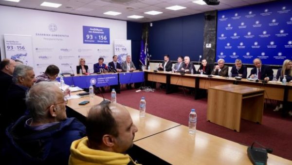 Τρία μέτρα για τις ουρές αναμονής στα φαρμακεία του ΕΟΠΥΥ