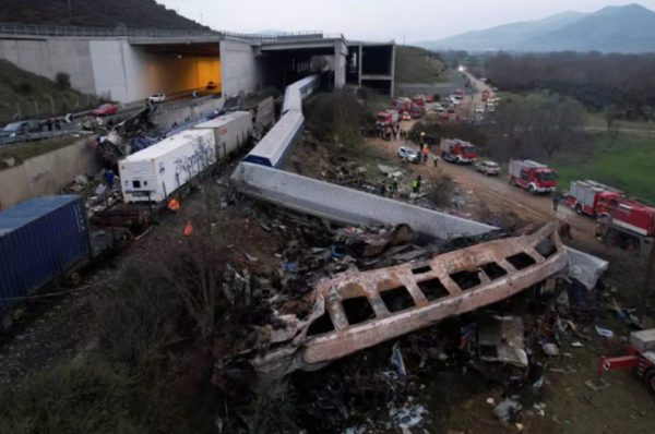 Συγκεντρώσεις σε Ελλάδα και εξωτερικό για τα Τέμπη