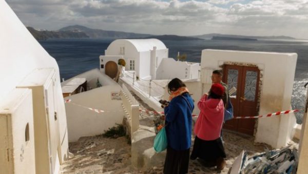 Σαντορίνη: Εξάντληση, ανασφάλεια και αβεβαιότητα τα κυρίαρχα συναισθήματα στο νησί