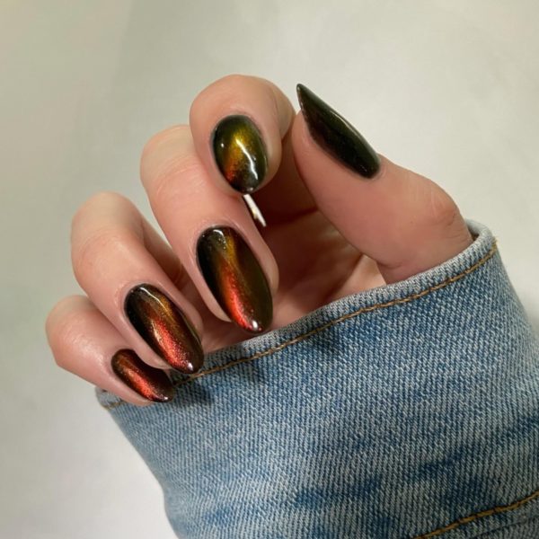 Cat eye nails: Κάνουν θραύση και φέτος τον χειμώνα