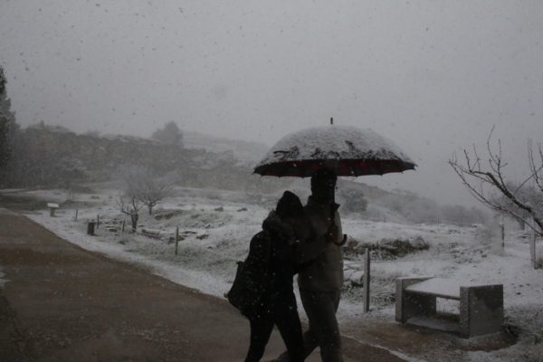 Χειμωνιάτικο και σήμερα το σκηνικό του καιρού – Κλειστά σχολεία λόγω χιονόπτωσης σε δήμους της Εύβοιας