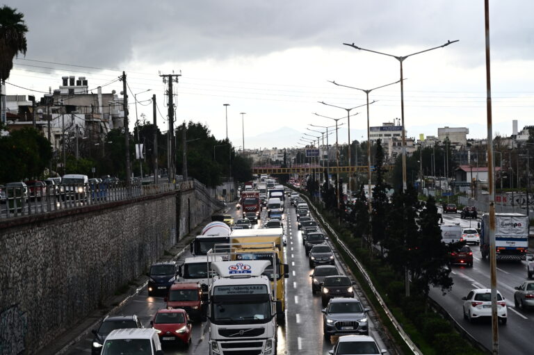 Μελέτες από το Υπουργείο Υποδομών και Μεταφορών για έργα ανακούφισης του κυκλοφοριακού προβλήματος στον Κηφισό