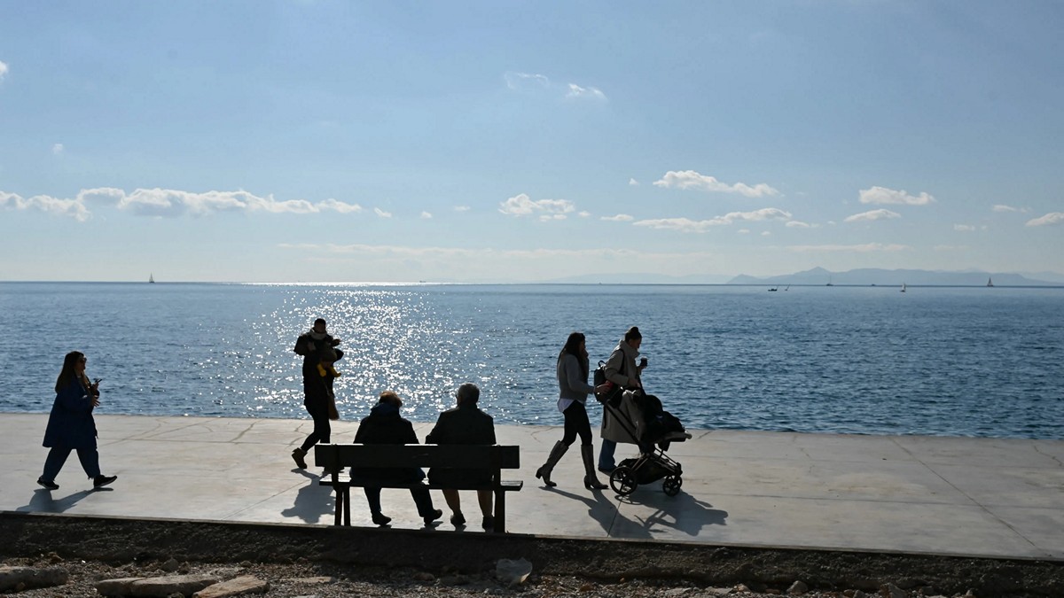 Έως τους 26 βαθμούς ο υδράργυρος σε όλη τη χώρα, στους 30 βαθμούς θα φτάσει στην Κρήτη – Έρχεται και η αφρικανική σκόνη